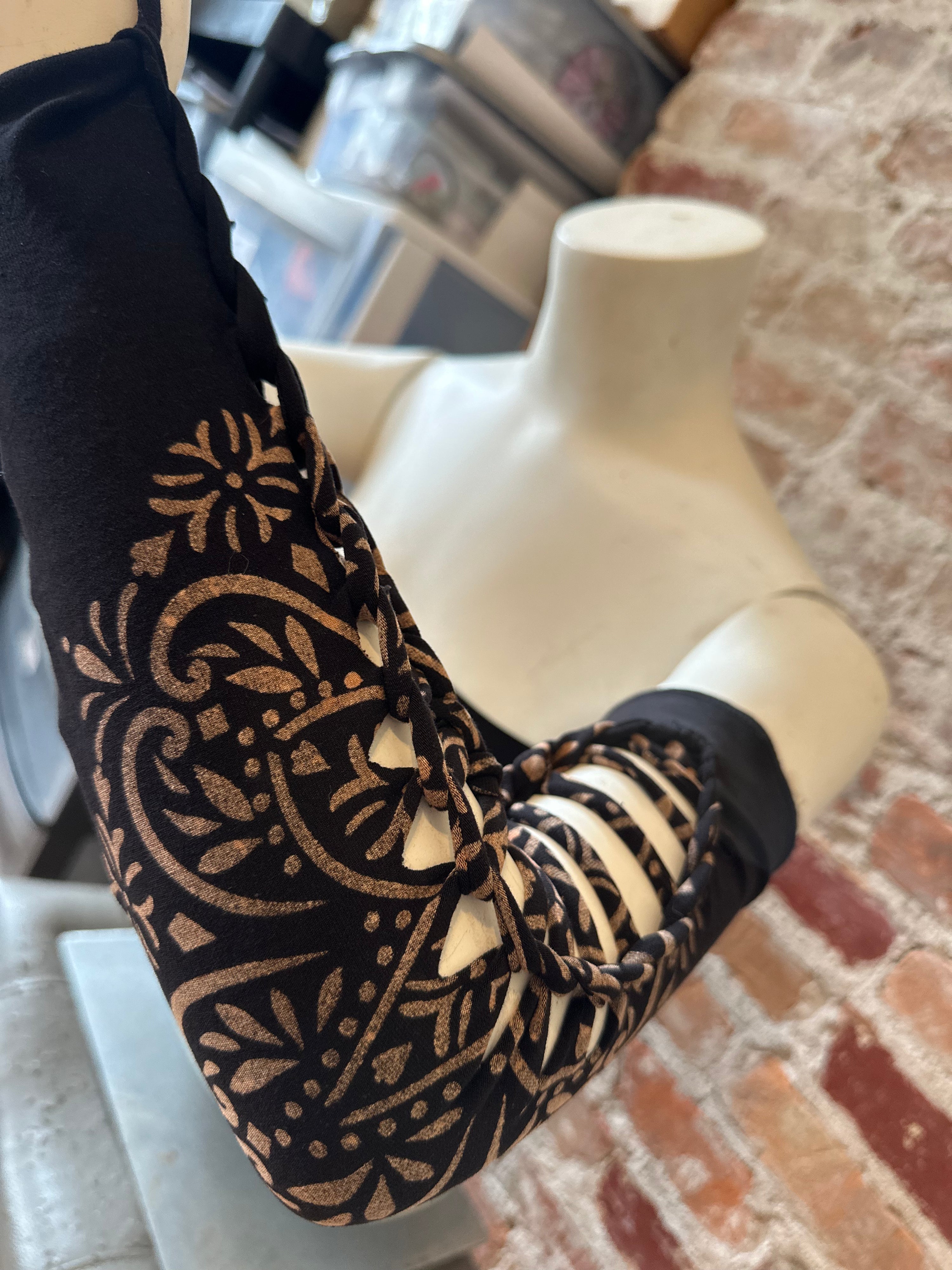 Mandala Bloom Bleached Gauntlets