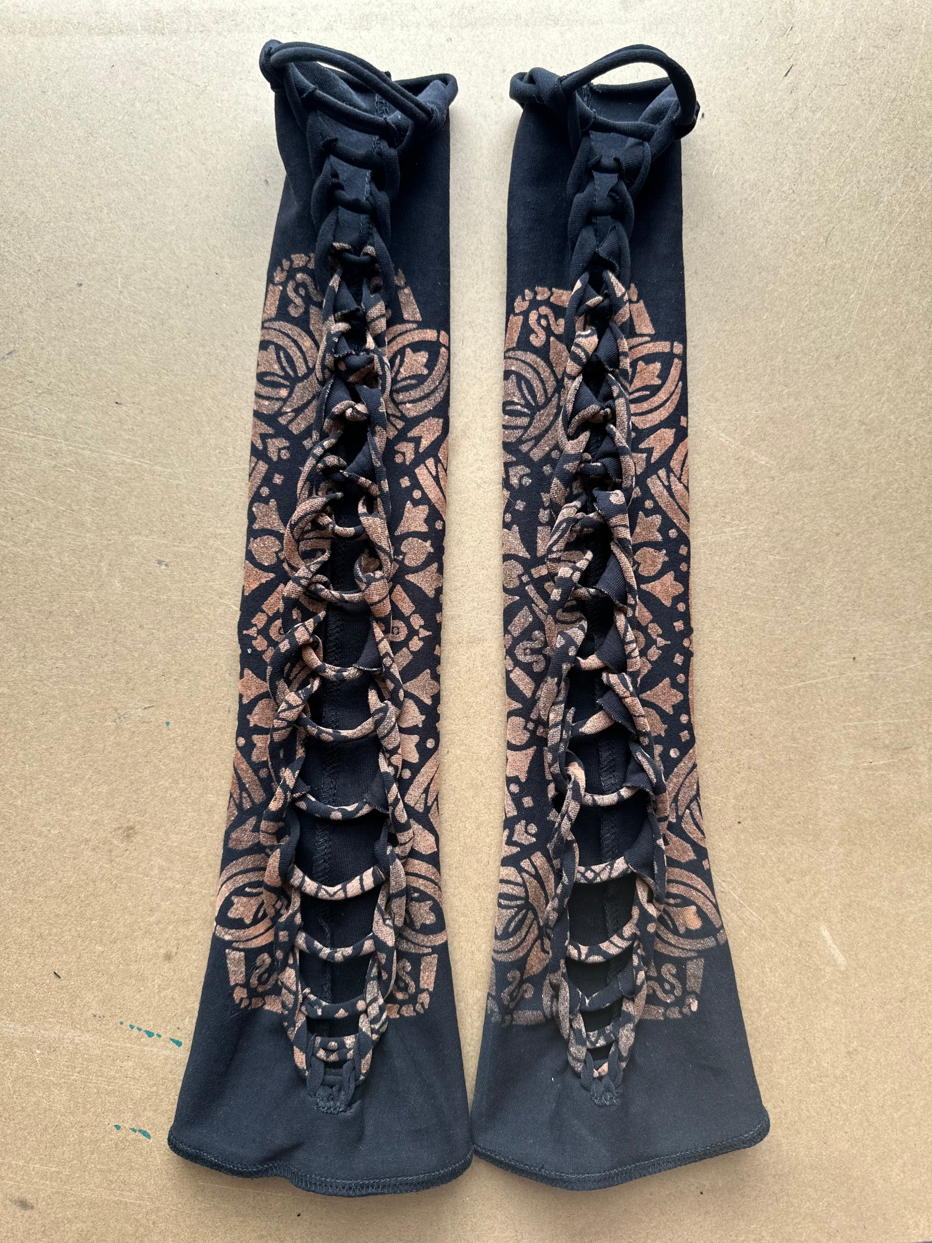 Sacred Grid Bleached Gauntlets